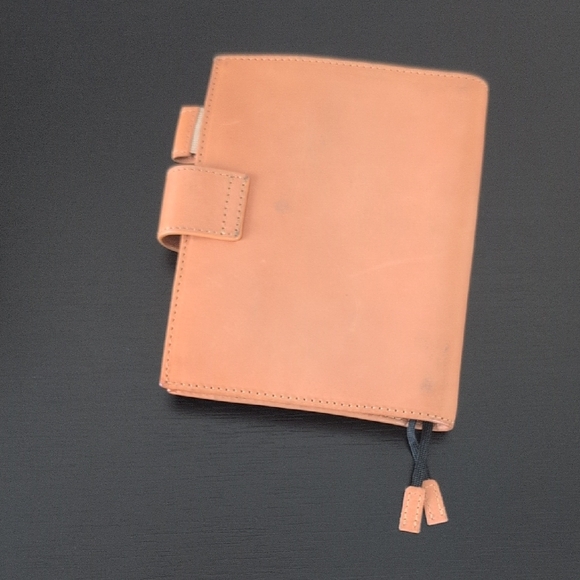 Elegant Tan Leather Women's Wallet - Picture 3 of 6
